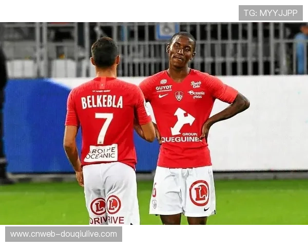 法甲球场命名权交易：商业与传统权衡